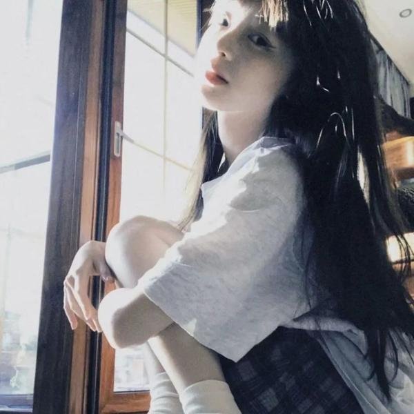 女跳水队员